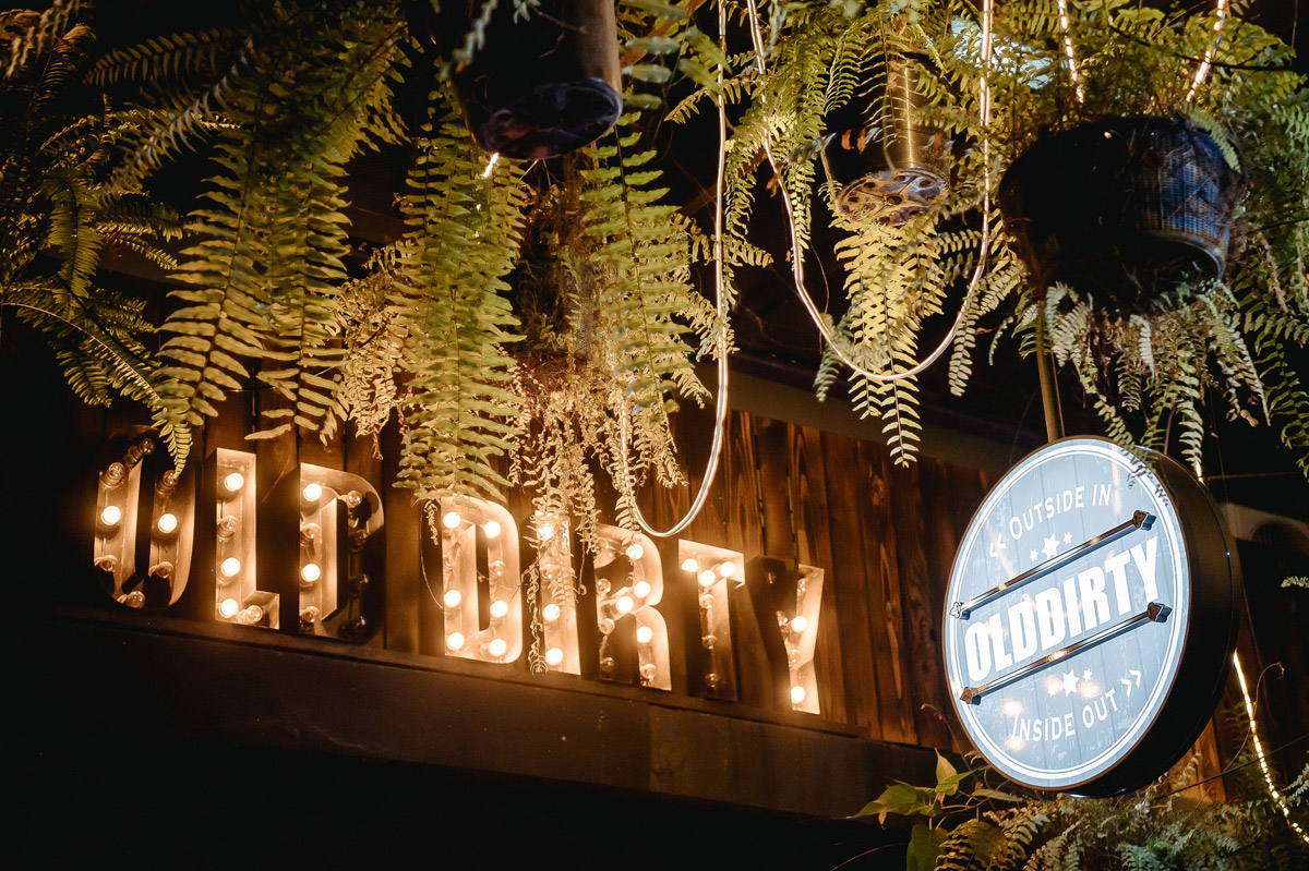 Old Dirty ร้านแฮงค์เอาท์สไตล์วินเทจที่ตั้งอยู่ในโครงการ Aquar ย่านอารีย์ถัดจากราชเทวี